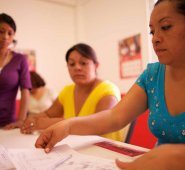 Los montos más altos de microcréditos en promedio lo tienen los hombres; y a esto se le suman las características propias del género femenino como el ser mucho más conservadoras.
 Archivo