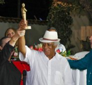 En 2018, Cicerón Floréz Moya se alzó con el Premio “Eustorgio Colmenares Baptista”, como un reconocimiento a toda una vida dedicada al periodismo en Norte de Santander desde el diario La Opinión. Lo acompaña Elker Buitrago. Archivo