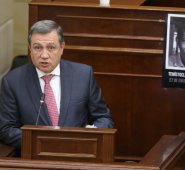 El propio Macías, por error, comentó sus intenciones sin apagar el micrófono de su puesto de presidente.
Colprensa