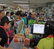 Los sectores de comercio y transporte, administración pública y defensa, actividades inmobiliarias e industrias manufactureras son los que más contribuirán al crecimiento económico de Colombia.
Archivo