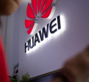 La prohibición es parte de una iniciativa lanzada por el presidente estadounidense Donald Trump para asediar a Huawei, que según funcionarios de su gobierno mantiene vínculos con la inteligencia china. AFP