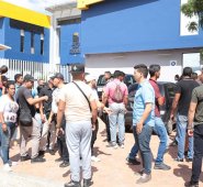 Militares desertores venezolanos que están residenciados en Cúcuta protestaron ayer en las afueras de la sede de Gestión de Riesgos del municipio. 250.000 pesos es la ayuda del segundo pago que esperan. César Obando