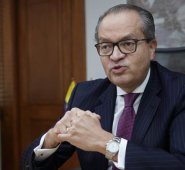 Fernando Carrillo Flórez, procurador general de la Nación, dio a conocer que el 24 por ciento de los municipios colombianos tienen riesgo por trasteo de votos para las elecciones del 27 de octubre. Colprensa