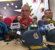 Freddy Bernal,  el protector del Táchira, acompañado por jefes militares y policiales, dio a conocer el caso de las fosas comunes con cadáveres descuartizados.
 La Opinión