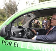 El presidente añadió que este tipo de iniciativas pone a Colombia a la vanguardia de muchos países de América Latina y permite empezar a construir la meta de que para el año 2030 existan en el país cerca de 600.000 vehículos eléctricos. Colprensa