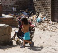En La Parada cada día llegan más niños del vecino país, que se encuentran por fuera del sistema educativo. Archivo