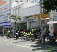 El atracador huyó en una motocicleta. La Opinión