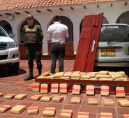 Correa Rodríguez, el chofer del coche fúnebre, recibió medida de aseguramiento. En el sitio, los policías le leyeron sus derechos como capturado. Cortesía