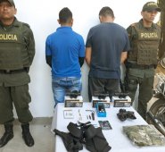 Los venezolanos fueron detenidos por el delito de porte ilegal de armas y munición.  Policía Nacional