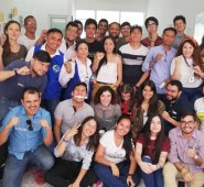 Jóvenes de Cúcuta hacen parte de la estrategia #TacheBienToche. Con este hashtag se puede compartir información en redes sociales. La imagen corresponde a uno de los talleres de creación.