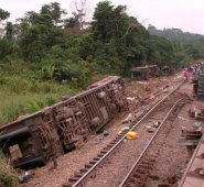 Los descarrilamientos de los trenes de mercancías son frecuentes en la RDC, donde son usados masivamente por pasajeros clandestinos, a falta de otros medios de transporte. Twitter