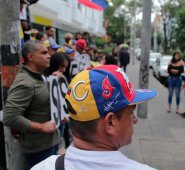 Los padres de los menores deberán demostrar que son venezolanos y presentar cédula de extranjería vigente, pasaporte expedido por Venezuela vigente o vencido, cédula de identidad expedida por Venezuela y Permiso Especial de Permanencia (PEP) vigente. Colprensa