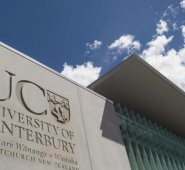 La policía abrió una investigación sobre la muerte del estudiante de 19 años, cuya identidad no fue revelada. Canterbury.ac.nz