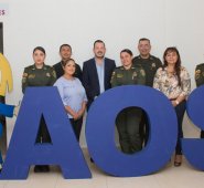 La patrullera Carolina Amaya,  el párroco Richard Moreno, el presidente ejecutivo de la Cámara de Comercio, Héctor Santaella Pérez; patrullera Lorena Grimaldo, Luz Carime de Ospina, presidenta Asociación de Obras Sociales; coronel José Palomino López, comandante de la Policía Metropolitana; Tibisay Vivas y la patrullera Ángela García. Alfredo Estévez