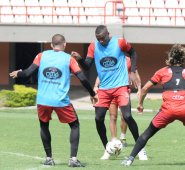 El equipo motilón ya superó su última derrota en la Liga y hoy ante el Deportivo Pasto en Ipiales, buscará tres nuevos puntos que lo mantengan entre los ocho mejores y lo sigan alejando del descenso.
Juan Pablo Bayona / Cúcuta Deportivo