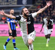 El ‘Pipita’ Higuaín marcó al minuto 80 sentenciando al local a una derrota que lo baja del liderato. Con esa anotación, el argentino llegó a dos tantos en la liga italiana en esta temporada.
AFP