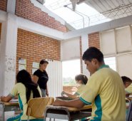 Hay huecos en el techo de dos aulas. Alfredo Estévez