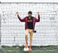 Actualmente vive en Cali donde comparte una habitación junto a sus padres y su hermano menor. Su padre se encuentra sin empleo, mientras que su progenitora lleva poco tiempo laborando como aseadora en una clínica.
El Pais