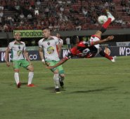 James 'Taganga' Castro abrió el marcador (9') para el Cúcuta. Alfredo Estévez/La Opinión