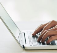 Los 337 detenidos eran "usuarios de la red", precisó el departamento de Justicia estadounidense tras inculpar el miércoles al gerente de la web. Freepik.es