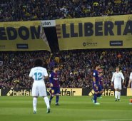 En España, este partido logra dos veces al año, incluso más veces si los sorteos de otras competiciones así lo disponen, paralizar el país. AFP