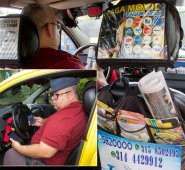 Rafael Conde siempre lleva consigo un minidatáfono para que sus clientes puedan hacer sus pagos con tarjetas electrónicas para mayor seguridad. En las sillas puso tarjeteros para repartir publicidad. Alfredo Estévez