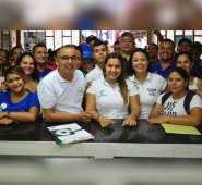 La alcaldesa electa de Tibú, Corina Durán, siempre estuvo rodeada por el equipo de campaña de su esposo asesinado Bernardo Betancurt. Cortesía