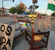 Los detractores de Evo Morales se concentran en las clases media y alta las cuales afirman que él ha desconocido dos veces la voluntad de las urnas.
AFP