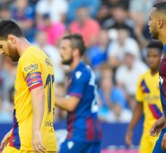 Leo Messi abrió el marcador de penal (37), pero el Levante remontó en ocho minutos de locura, con tantos de José Campaña (60), Borja Mayoral (63) y del serbio Nemanja Radoja (68). AFP