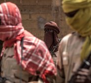 Un grupo de milicianos fulani está listo, en un campamento informal de desmovilización.  AFP
