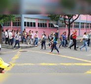 Qué bueno fuera que el mismo programa “Cúcuta, ¿cómo vamos?”, o alguna otra entidad, se le midiera a hacer un estudio para determinar el tiempo improductivo de los cucuteños zampados una, dos y tres horas en las interminables colas.
 César Obando