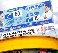 Ya han pasado 15 y aún hay unas vallas que no han sido desinstaladas. César Obando/La Opinión