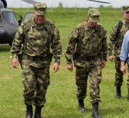 Advierte el comunicado que "con la debida oportunidad, las Fuerzas Militares pusieron a disposición de las autoridades competentes, el personal, la información, documentos y material relacionado con la operación para el desarrollo de las investigaciones". Colprensa