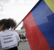 La comunidad educativa del colegio Ricaurte se movilizó por Dilan Cruz, el estudiante herido por el Esmad. Colprensa