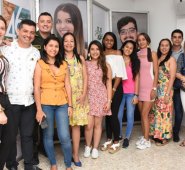 Linda Mantilla, Álvaro Mendoza, Carlos Salinas, Marcela Becerra, Magali Alba Niño, Stefany Pacheco, Lauren Romero, Jéssica Peña, Kelly Botellón, Laura Koop, Jorman Ortega, Carolina Ramírez y Yolanda Gallardo de Parada.
 Cortesía