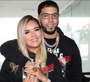 Karol G también recibió un automóvil como regalo de cumpleaños por parte de Anuel AA en febrero. @la100fm