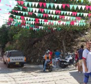 Han logrado pintar las calles y arreglar la carretera, para tener adecuado el escenario para las festividades.
 Alfredo Estévez