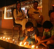 En Colombia, desde 1854 el ‘Día de Velitas’ o ‘Noche de Velitas’ sirve para homenajear a la Virgen Inmaculada y significa la iluminación que hizo Dios en ella y su aceptación para ser la madre del Hijo de Dios. Archivo