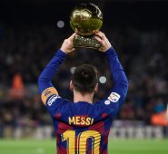 El astro argentino es el máximo goleador de la Liga española con 12 goles frente a los 11 de Benzema antes del crucial choque entre los dos grandes del fútbol español, que pelean por la cabeza de la clasificación liguera. AFP