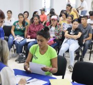 Representantes del Sena y otras entidades de educación ofrecieron sus ofertas educativas en el acto.
 César Obando