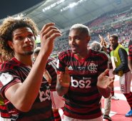 El campeón de la Copa Libertadores jugó mejor en la segunda parte y se vio favorecido sobre todo por el tempranero empate anotado por De Arrascaeta, que dio tranquilidad a los hombres de Jorge Jesus. AFP