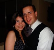 Miguel Ángel Calderón posa junto a su esposa, Mariu Esther Villalobos Contreras, en una fotografía tomada de Facebook. Facebook