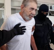 A raíz de sus quebrantos en salud y depresión, João de Deus, de 77 años, perdió unos 17 kilos y en marzo pasado fue autorizado a salir de la prisión para recibir tratamiento por un aneurisma.
Tomada de Twitter