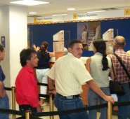 La percepción de transparencia y el trato recibido por los asesores de las entidades bancarias, son los determinantes para generar el grado de satisfacción en los colombianos.
Archivo