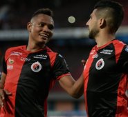 Luis Miranda (izquierda) junto a Jhonatan Agudelo, durante un partido del Cúcuta Deportivo. Archivo