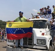 Venezolanos acompañan las ayudas humanitarias. Archivo La Opinión