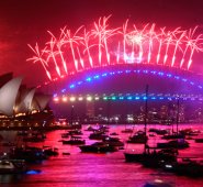 Con fuegos artificiales Sidney dio la bienvenida al 2020. AFP