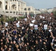 Manifestación el 3 de enero de 2020 en Teherán contra Estados Unidos tras la muerte en un bombardeo del comandante de los Guardianes de la Revolución Qasem Soleimani. AFP