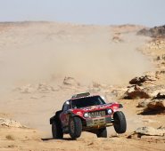Carlos Sainz (Mini) se adjudicó la quinta etapa del Dakar-2020, disputada entre Al Ula y Hail, en Arabia Saudita. AFP