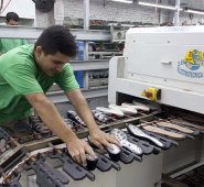 Sectores como moda, confección, manufactura, turismo y todos aquellos que hagan parte de las asociaciones legalmente constituidas recibirán apoyo para participar en ferias y misiones internacionales.
Archivo